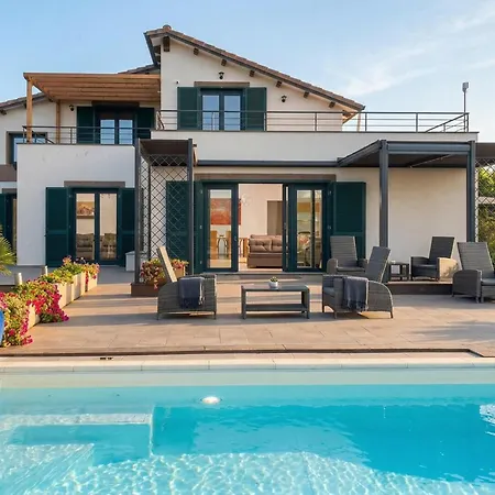 Luxury Sunshine In With Pool And Sea View Альгеро