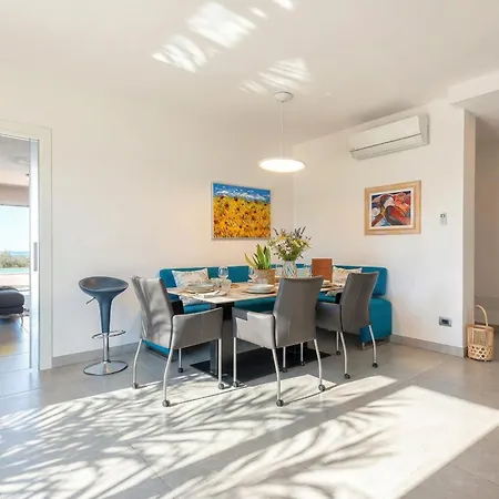 Luxury Sunshine In With Pool And Sea View *