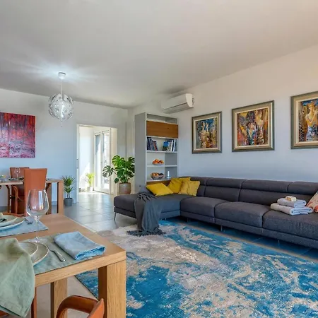 Luxury Sunshine In With Pool And Sea View Villa *